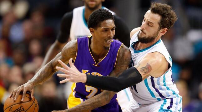 自信展现自 自信展现自