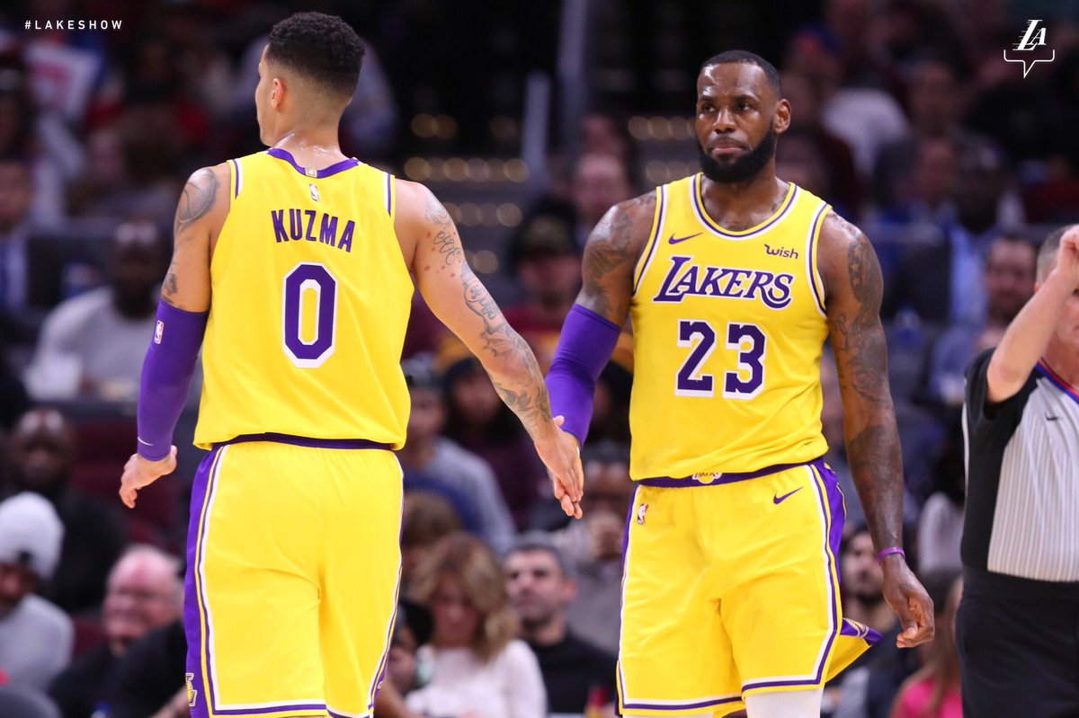 缺乏中场的 缺乏中场的