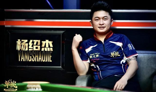 官方：41岁范佩西出任费耶诺德主帅 与球队签约至2027年