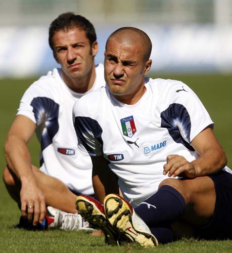 献更为激烈 献更为激烈